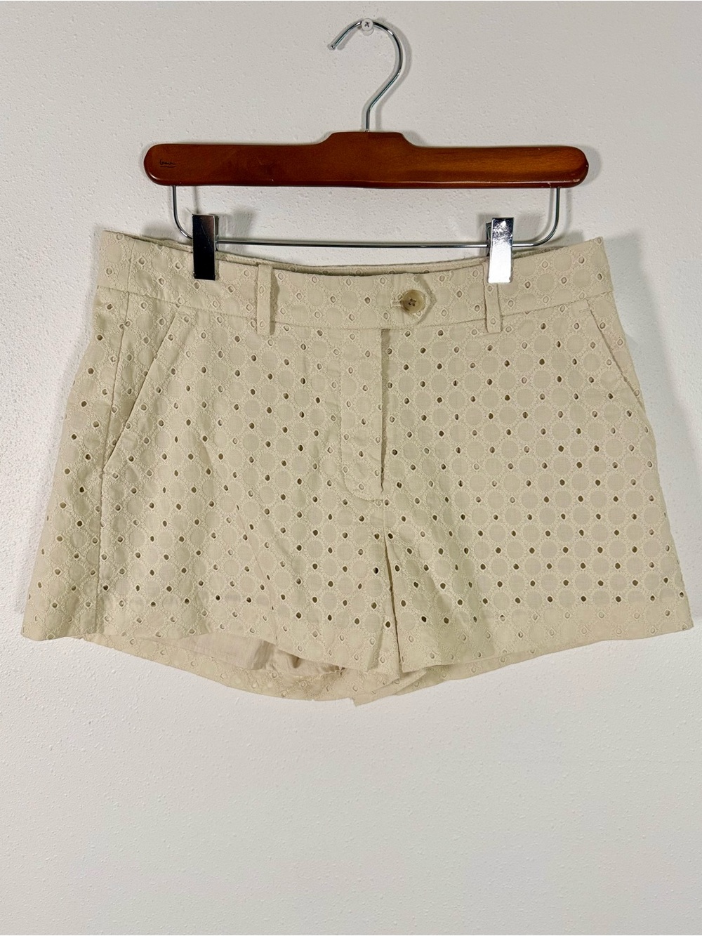 Banana Republic Cream Eyelet Shorts Size 6 Mid Rise Lined Summer